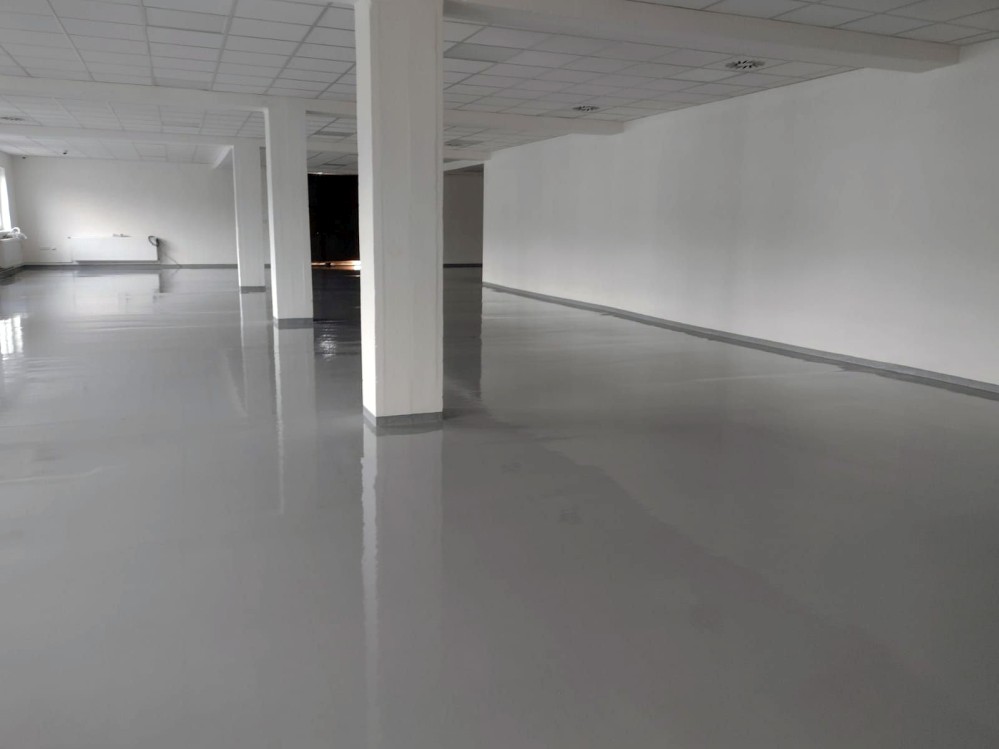 Skladovací prostory <br>vytmelený a natřený povrch